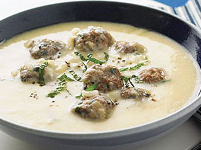 Φτιάξτε γιουβαρλάκια της μαμάς αβγολέμονο